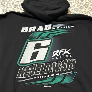Gildan
Brad Keselowski sweatshirt.
Size: XL men’s